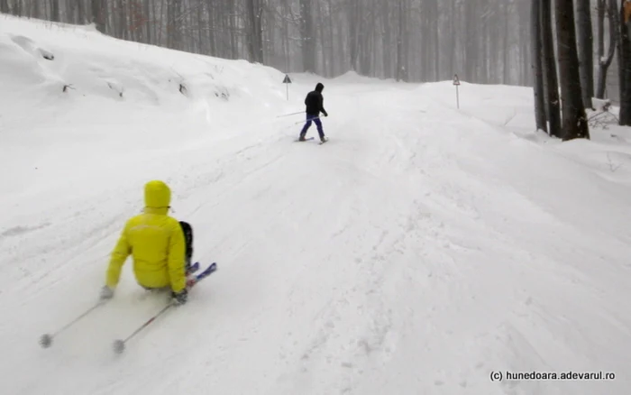 Video----------Staiunea-unicat-din-Romnia-unde-drumul-nchis-devine-prtie-n-lipsa-zpezii-a-primit-o-nou-utilitate--