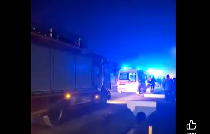 Video----------Un-microbuz-n-care-erau-copii-a-intrat-ntr-o-cas-n-judeul-Sibiu-Zece-victime-au-ajuns-la-spital-A-fost-activat-Planul-Rou-de-intervenie