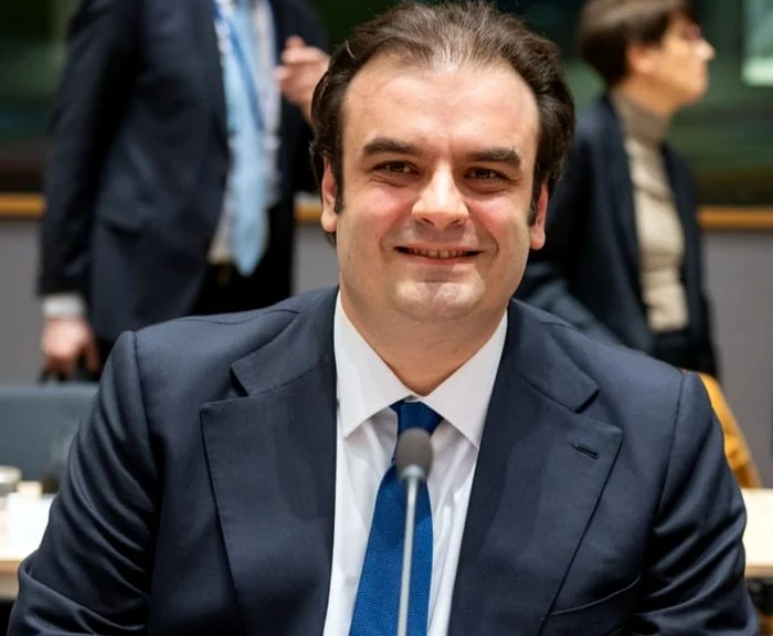 ---------ara-care-era-pe-punctul-de-a-iei-din-zona-euro-conduce-acum-Eurogrupul