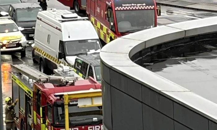 ---------nc-doi-suspeci-au-fost-arestai-n-legtur-cu-atacul-cu-spray-iritant-de-la-aeroportul-Heathrow