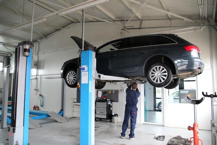 ---------25-de-service-uri-auto-i-doi-asigurtori-amendai-cu-aproape-3-milioane-de-euro-pentru-fixarea-tarifelor-de-manoper