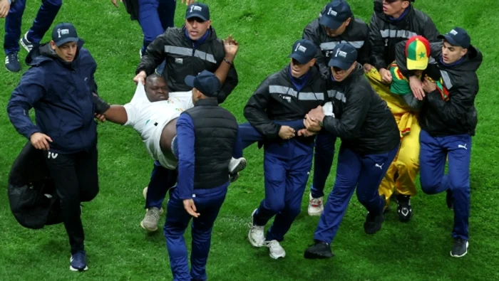 ---------Ameninri-bti-i-acuzaii-de-otrvire-n-noaptea-nebun-de-la-Rabat-Antrenorul-Senegalului-mi-cer-scuze-fotbalului