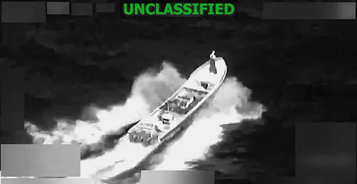 ---------Armata-SUA-a-scufundat-o-ambarcaiune-suspectat-de-trafic-de-droguri-n-Oceanul-Pacific-Doi-narco-teroriti-au-fost-ucii-iar-unul-a-supravieuit