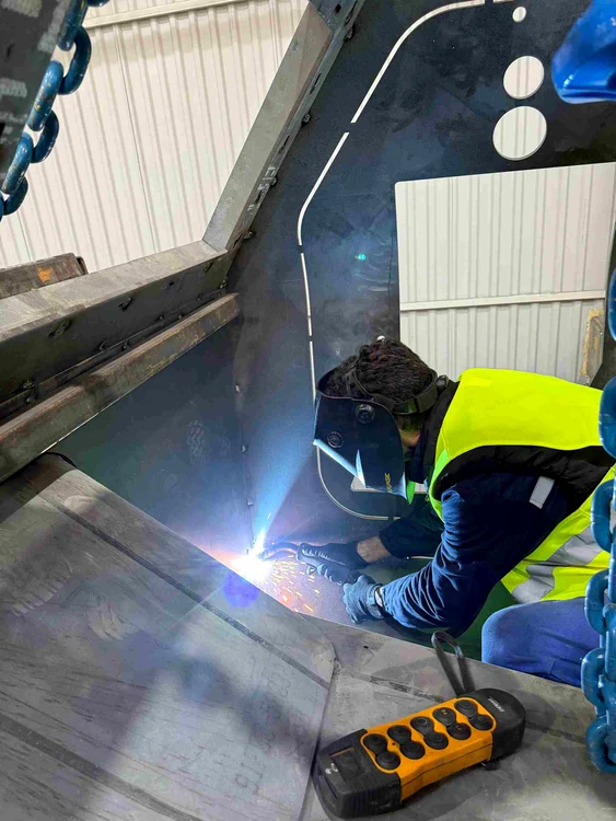 ---------Automecanica-Media-n-linie-dreapt-pentru--producia-de-vehicule-blindate-COBRA-II-destinate-Armatei-Romn