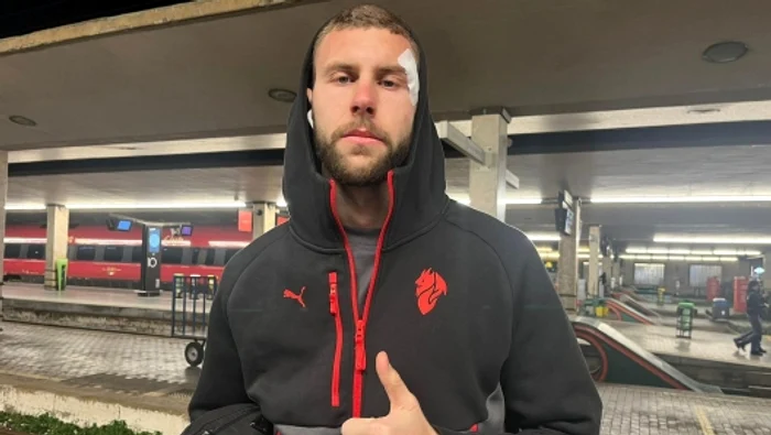 ---------Blestemele-lui-Stanciu-l-au-lovit-pe-Pavlovic-Fotbalistul-de-la-AC-Milan-a-ieit-accidentat-din-meciul-cu-Fiorentina