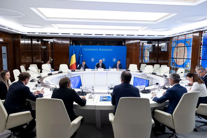 ---------Bolojan-discuii-cu-reprezentani-ai-13-fonduri-de-investiii-internaionale-n-ziua-n-care-Carlyle-a-anunat-preluarea-activelor-Lukoil