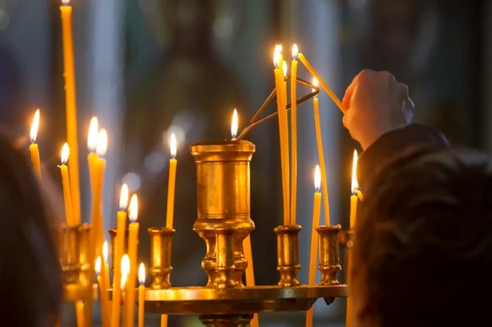 ---------Brbat-de-29-de-ani-arestat-preventiv-dup-ce-a-provocat-un-incendiu-ntr-o-biseric-din-Braov-i-a-btut-femeia-care-vindea-lumnri