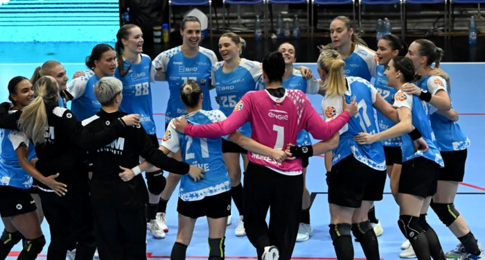 ---------CSM-Bucureti-demoleaz-Odense-n-Liga-Campionilor-33-24-Victorie-i-spectacol-absolut-la-debutul-Bojanei-Popovic-pe-banca-tehnic-