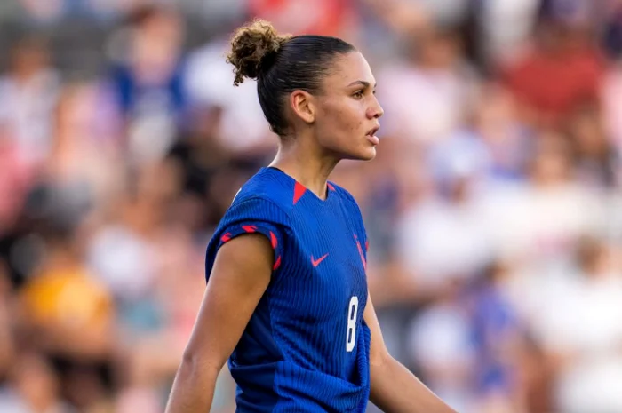 ---------Cea-mai-bine-pltit-fotbalist-din-lume-este-fiica-celebrului-Dennis-Rodman-Contract-de-2-milioane-de-dolari-pe-an