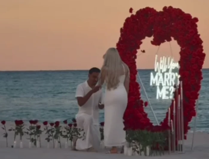 ---------Cerere-n-cstorie-peste-Ocean-tefan-Baiaram-i-a-surprins-iubita-cu-inelul-n-America-n-cel-mai-romantic-cadru-Singura-femeie-lng-care-m-vd