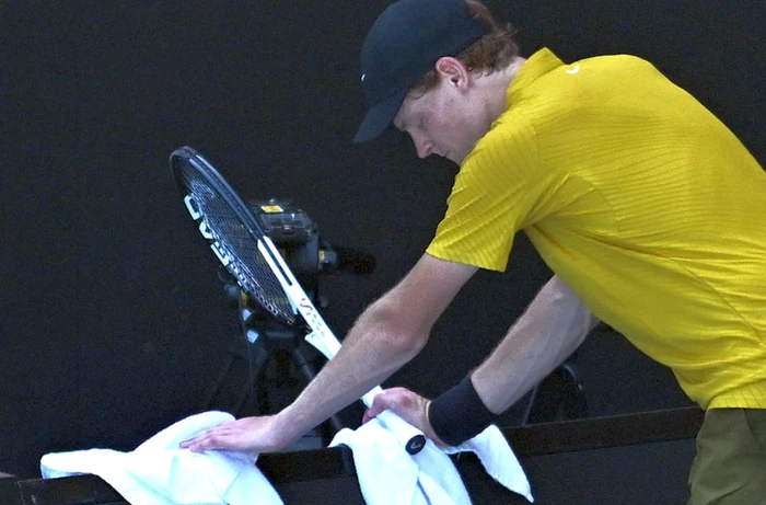 ---------Ct-noroc-Organizatorii-i-au-decis-soarta-lui-Jannik-Sinner-n-turul-3-la-AO-2026-Italianul-a-trecut-mai-departe-dup-ce-a-vomitat-n-prosop-i-a-vrut-s-se-retrag