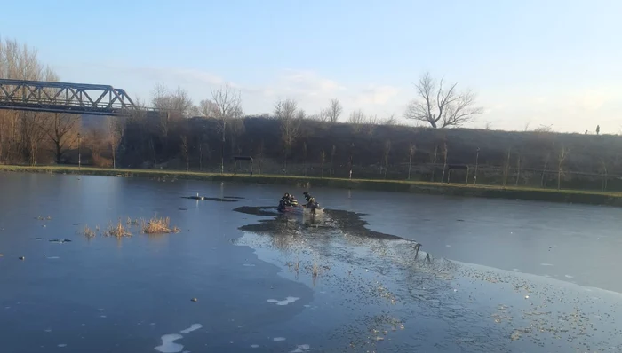 ---------Cum-s-a-produs-tragedia-de-la-Vaslui-n-care-doi-frai-au-pierit-n-apele-unui-lac-de-acumulare-Disperat-tatl-copiilor-a-srit-dup-ei-n-apa-rece-ca-gheaa