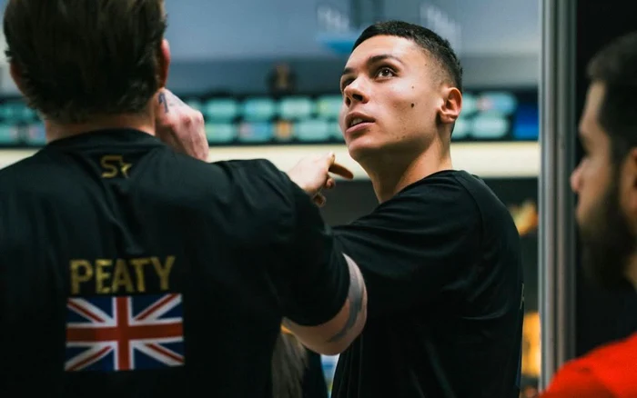 ---------David-Popovici-bun-de-plat-Campionul-olimpic-a-pariat-i-a-rmas-dator-peste-noapte-Nu-a-vrut-i-am-insistat-Cui-i-datoreaz-bani-