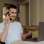 ---------De-ce-tot-mai-muli-romni-prefer-s-i-gestioneze-banii-direct-din-aplicaie