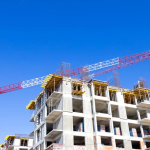 ---------Dezvoltator-imobiliar-obligat-la-plat-dup-ce-nu-a-livrat-un-apartament-la-termen-Ce-sum-a-obinut-o-ieeanc