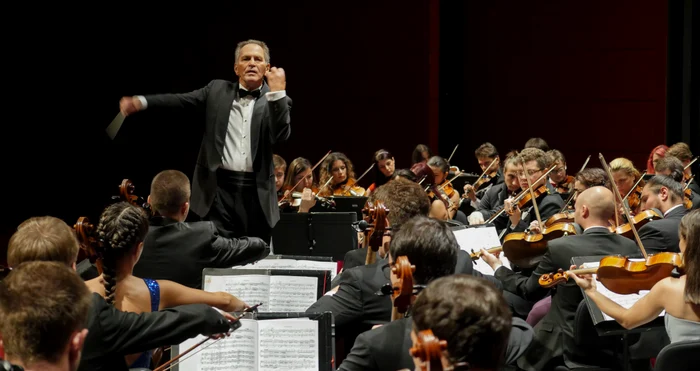 ---------Divor-de-rsunet-la-Filarmonica-Transilvania-Motivul-pentru-care-dirijorul-Cristian-Mandeal-a-prsit-scena