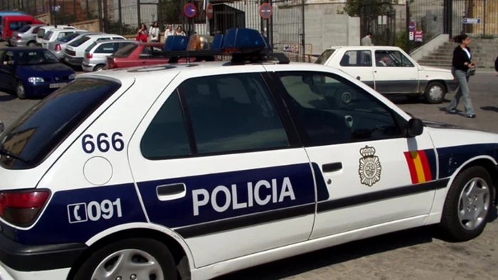 ---------Doi-romni-un-tnr-de-20-de-ani-i-o-fat-de-13-ani-s-au-aruncat-n-gol-de-la-etajul-9-al-unei-cldiri-din-Spania