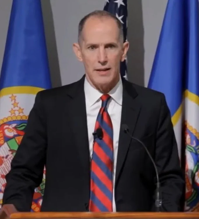 ---------Este-neconstituional-i-greit-Avocatul-agentului-ICE-care-a-mpucat-o-mortal-pe-Renee-Good-s-a-retras-din-cursa-de-guvernator-al-statului-Minnesota