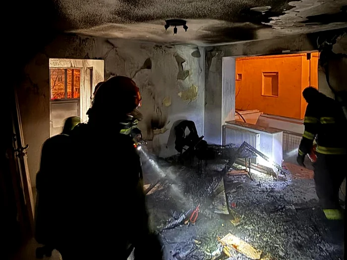 ---------Explozie-urmat-de-un-incendiu-ntr-un-bloc-din-Bacu-Dou-persoane-au-suferit-arsuri