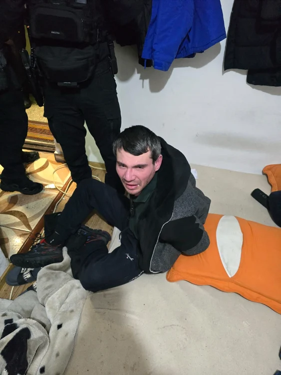 ---------Femeie-atacat-n-liftul-blocului-de-fostul-concubin-A-fost-gsit-cu-multiple-lovituri-de-cuit