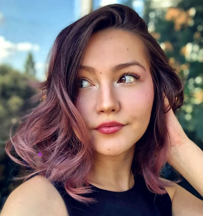 ---------Fiica-Elenei-Lasconi-prezent-la-un-protest-pro-Venezuela-Trump-jos-labele