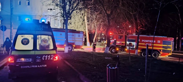 ---------Incendiu-ntr-un-bloc-de-locuine-din-Flticeni-16-persoane-evacuate