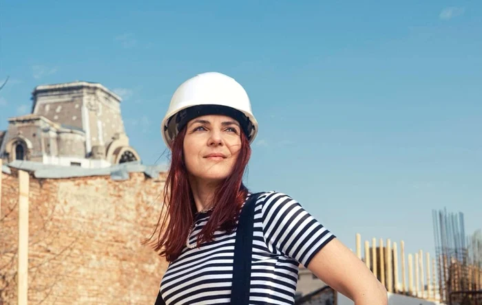 Interviu----------OMUL-ANULUI-Chris-Simion-Mercurian-regizoarea-care-a-construit-crmid-cu-crmid-un-miracol-Am-nvat-c-cel-mai-importat-este-s-i-urmezi-sufletul