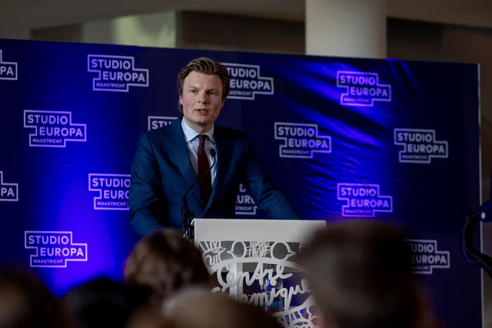 ---------Ironii-n-Olanda-dup-decizia-de-a-trimite-un-singur-ofier-n-Groenlanda-va-avea-lenjerie-intim-termic