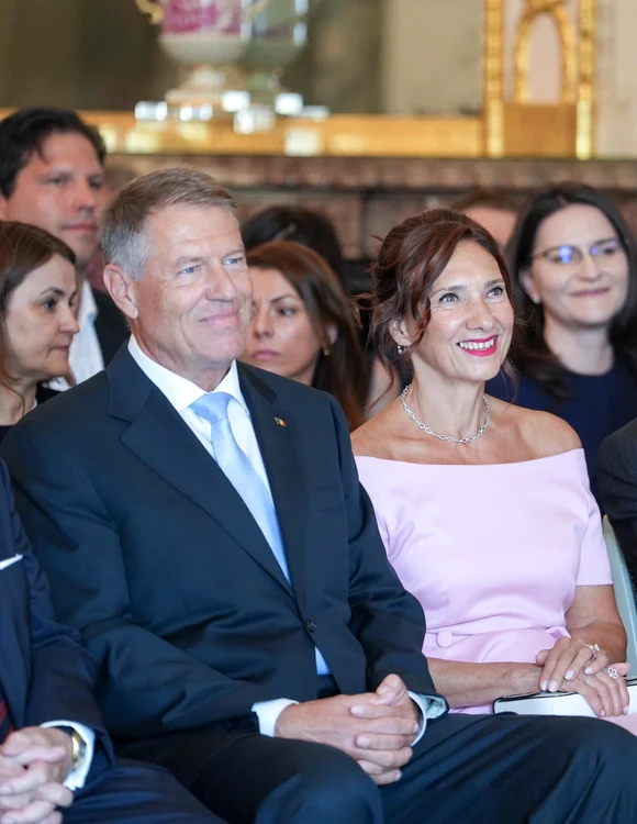 ---------Klaus-i-Carmen-Iohannis-i-au-achitat-datoriile-pentru-care-Primria-Sibiu-a-emis-somaii-Statul-romn-continu-aciune-n-instan-mpotriva-fostului-preedinte