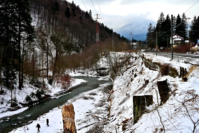 ---------Lucrrile-la-centura-Buteni---Azuga-au-scos-la-iveal-posibile-riscuri-de-instabilitate-n-zona-taluzului-cii-ferate-pe-magistrala-Bucureti-Braov