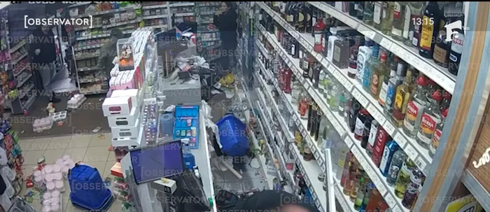 ---------Magazin-vandalizat-n-Londra-de-un-grup-de-romni-n-mai-puin-de-30-de-secunde-Motivul-violenei