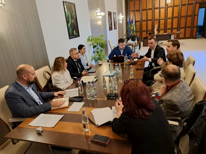 ---------Ministrul-Energiei-dup-discuii-cu-Ciucu-i-reprezentanii-ELCEN-i-Termoenergetica-ELCEN-a-luat-decizia-de-a-reduce-debitul-i-presiunea-apei-din-reea