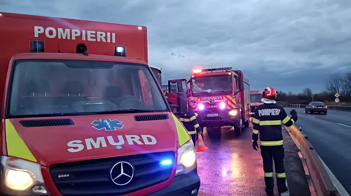 ---------O-autoutilitar-plin-cu-zeci-de-butelii-s-a-rsturnat-pe-oseaua-Fundeni-din-Bucureti