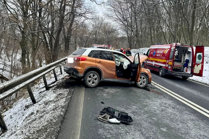 ---------O-oferi-a-intrat-ntr-o-main-de-pe-contrasens-cinci-persoane-rnite-i-trafic-blocat-pe-DN1-n-Sibiu-