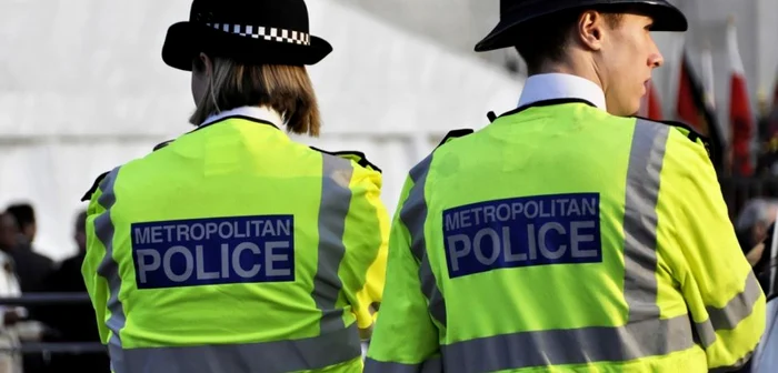 ---------Ofier-de-imigraie-din-Marea-Britanie-acuzat-c-era-el-nsui-migrant-ilegal-i-c-a-furat-bani-de-la-solicitani-de-azil