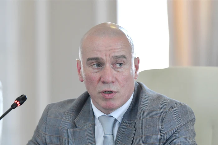 ---------Petiie-pentru-demiterea-Ministrului-Culturii-Deciziile-controversate-care-au-dus-la-contestarea-lui-Andrs-Demeter