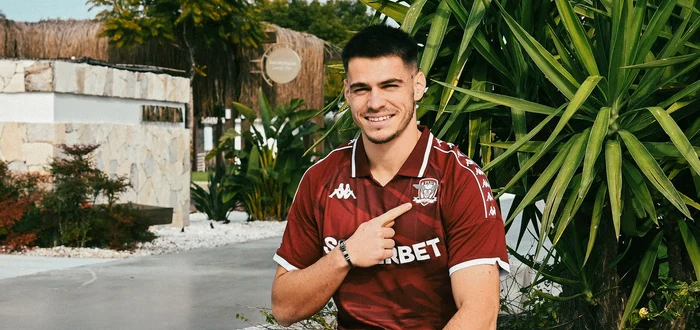 ---------Rapid-i-a-luat-atacant-cu-care-atac-titlul-Un-alt-vrf-de-atac-i-face-bagajele