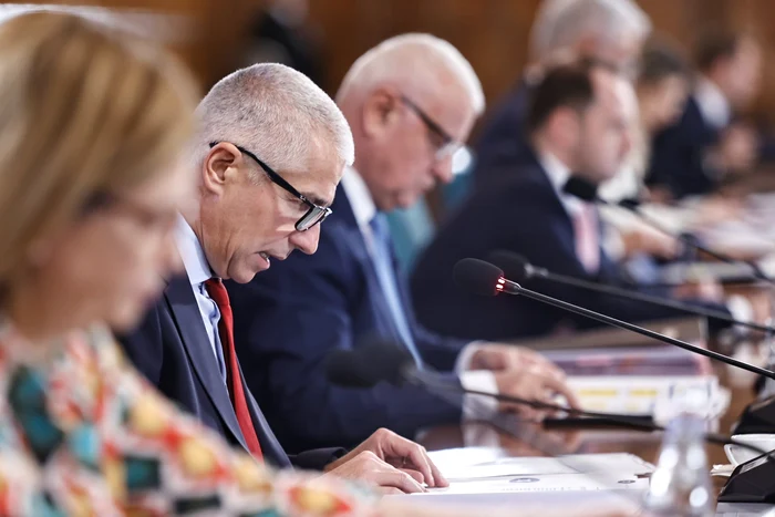 ---------Sorin-Grindeanu-despre-ministrul-Justiiei-Radu-Marinescu-Am-ncredere-c-a-respectat-legea-cnd-i-a-susinut-doctoratul-Dac-nu-a-fcut-acest-lucru-este-o-problem