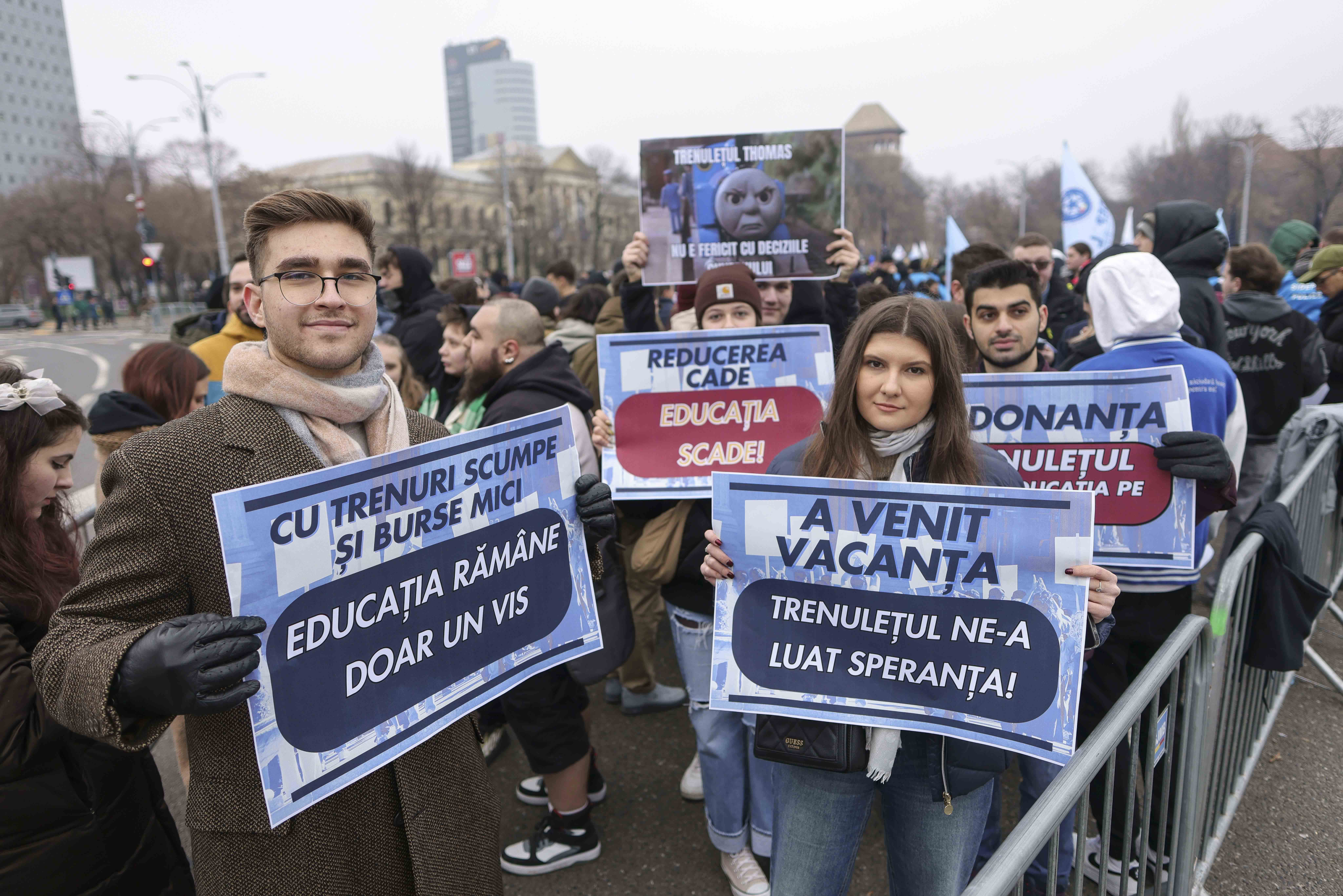 ---------Studenii-critic-decizia-premierului-Bolojan-de-a-i-asuma-interimatul-la-Educaie-Temerile-legate-de-plata-burselor