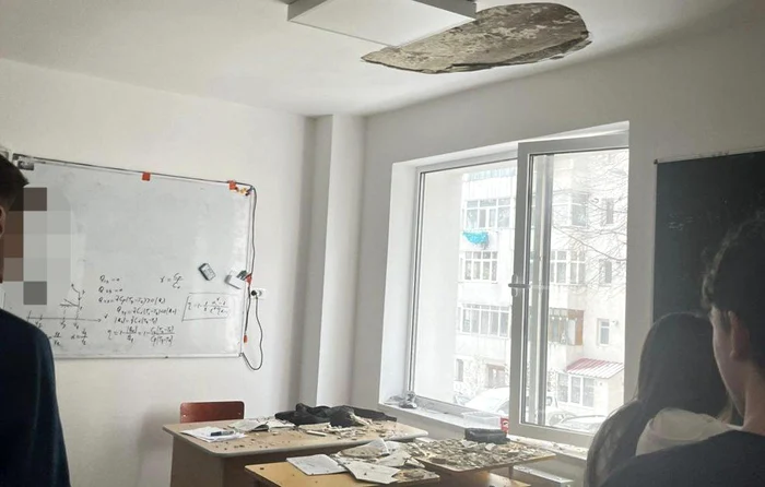 ---------Tavan-prbuit-peste-elevi-n-timpul-orei-la-un-liceu-abia-renovat-din-Botoani