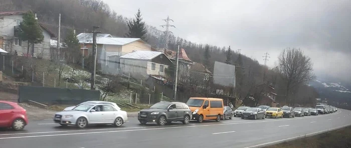 ---------Trafic-aglomerat-pe-DN-1-n-judeul-Prahova-coloane-de-maini-la-Comarnic-Buteni-i-Sinaia