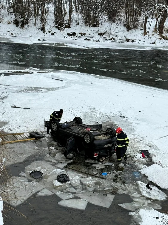 ---------Tragedie-n-familia-unui-preot-un-biat-a-murit-dup-ce-maina-condus-de-mam-a-plonjat-n-ru-Ali-doi-frai-n-stare-grav