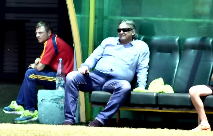 ---------Un-fost-internaional-s-a-autopropus-la-echipa-naional-Mircea-Lucescu-nici-n-a-vrut-s-aud