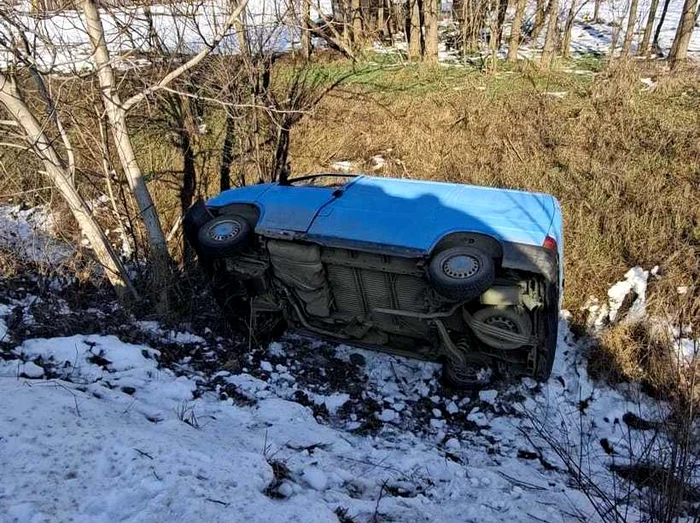 ---------Un-ofer-a-murit-dup-ce-s-a-rsturnat-cu-maina-ntr-un-canal-de-colectare-a-apelor-pluviale