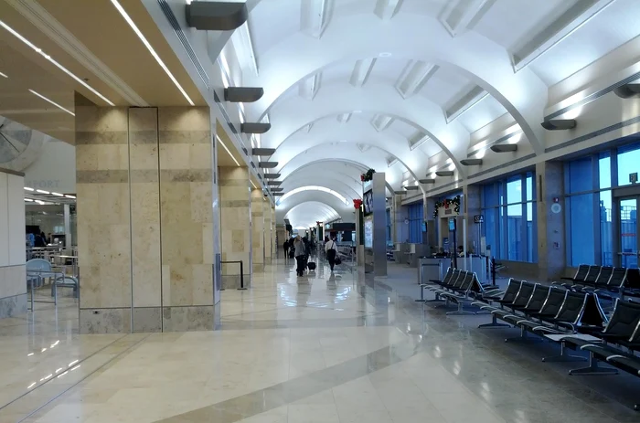 ---------Un-pensionar-a-vrut-s-se-mbarce-ntr-un-zbor-din-Tenerife-cu-soia-moart-ntr-un-scaun-cu-rotile-Avea-o-temperatur-anormal-de-sczut-i-nu-respira