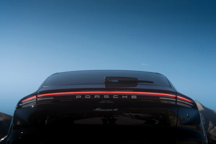 ---------Un-refugiat-ucrainean-prins-cu-Porsche-ul-ascuns-trebuie-s-returneze-ajutoare-de-72000-de-euro