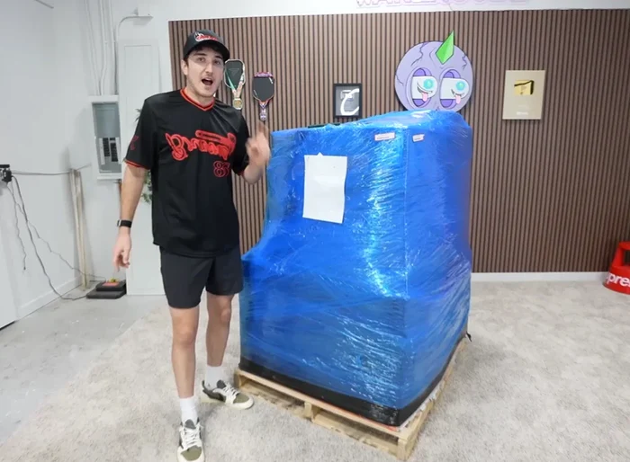 Video----------Ce-a-gsit-un-youtuber-din-Georgia-ntr-un-palet-cu-produse-Apple-returnate-pe-care-a-pltit-1300-de-euro