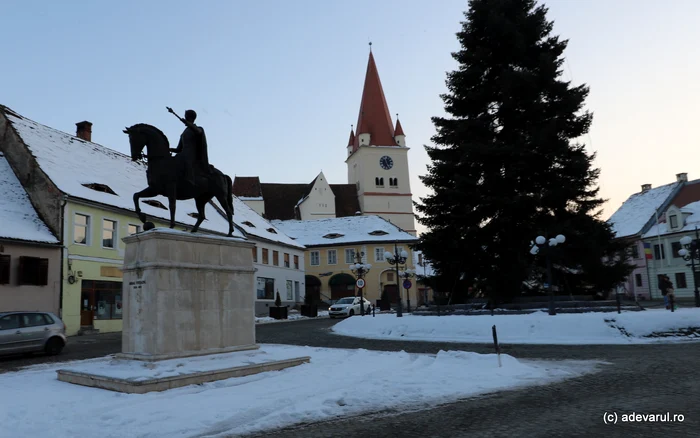 Video----------Cisndie-cetatea-sailor-transformat-n-oraul-textilitilor-Cum-s-a-risipit-tradiia-strveche-a-covoarelor---