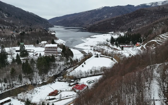 Video----------Hotelul-fantom-din-inima-munilor-emblema-staiunii-Poiana-Mrului-o-fost-perl-a-Banatului-Montan--