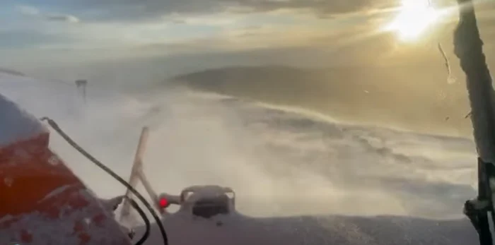 Video----------Imagini-din-infernul-alb-de-la-Rnca-deszpezire-n-condiii-de-viscol-i-vizibilitate-aproape-zero-pe-DN-67C